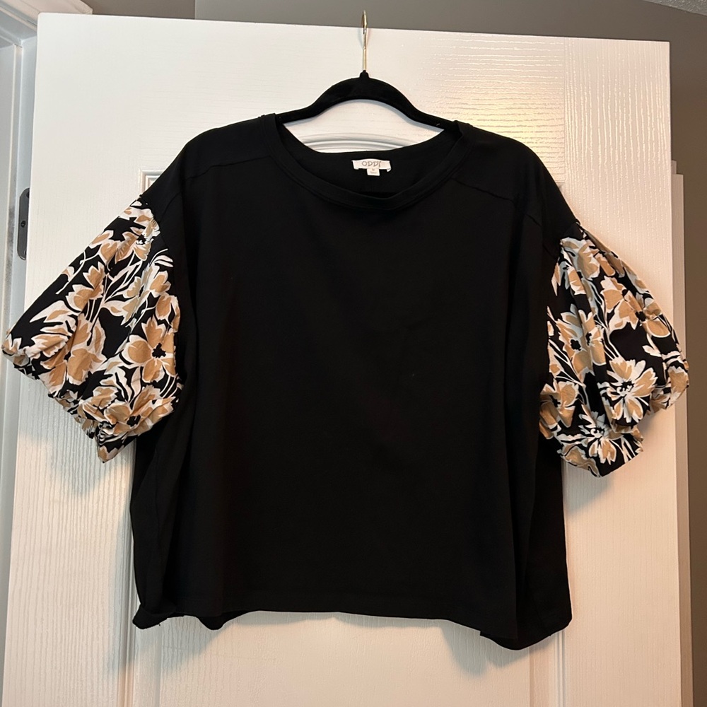 ODDY Black Top with Floral Sleeves